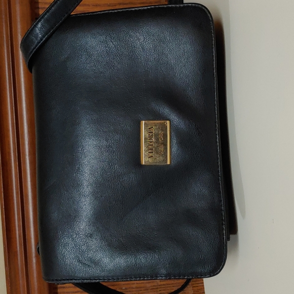 Vittoria Genuine Leather Crossbody Bag - Picture 3 of 17